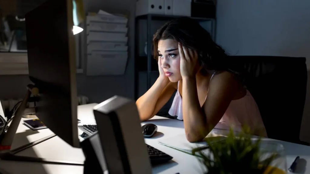 sextorsión delito España: Sextorsión en España: delitos que se cometen y cómo responde el Código Penal